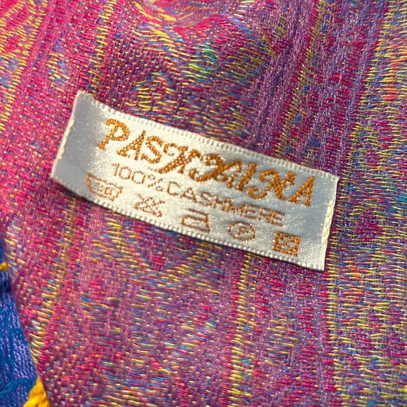 💜 PASHPASHMINA 100% Cashmere Scarf – 68” x 27” – Multicolor Paisley - Picture 7 of 8